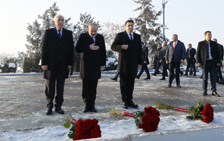 À  l’occasion de la Journée de l’Armée, le Premier ministre Nikol Pashinyan s’est rendu au panthéon militaire de Yerablur