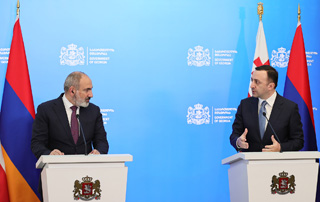 Nikol Pashinyan et Irakli Garibashvili résument les résultats de la session de la Commission intergouvernementale