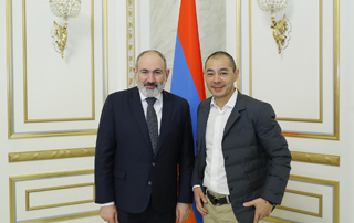 Премьер-министр Пашинян принял известного физика Давида Яна