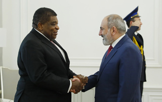Премьер-министр Пашинян принял генерального секретаря Межпарламентского союза