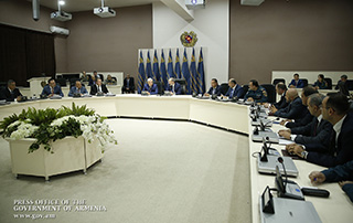 Նիկոլ Փաշինյանն ԱԻՆ աշխատակազմին է ներկայացրել նորանշանակ նախարար Ֆելիքս Ցոլակյանին