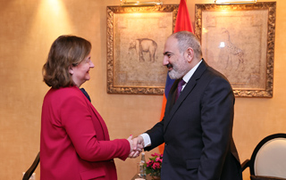 Премьер-министр Пашинян провел встречу с Натали Луазо 