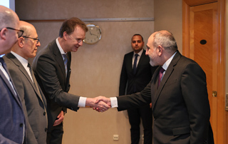 Премьер-министр Пашинян провел встречу с руководством работающей в сфере энергетики компании Fichtner
