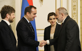 Премьер-министр Пашинян принял министра вооруженных сил Франции Себастьяна Лекорню