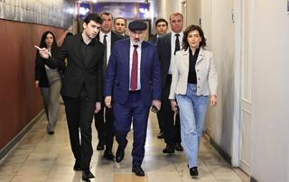 Премьер-министр вместе с супругой в театре “Амазгаин” присутствовал на спектакле “...и снова Весна”