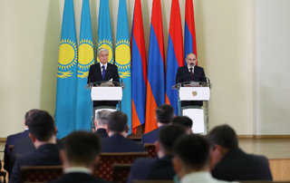 Nikol Pashinyan and Kassym-Jomart Tokayev issue a joint press statement