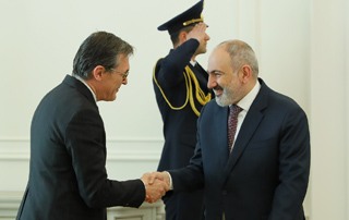 Prime Minister Pashinyan receives Brice Roquefeuil