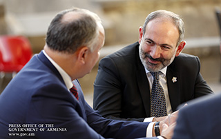 Dans le cadre du Sommet de l'Organisation internationale de la Francophonie, le Premier ministre arménien a rencontré le Président moldave, le Premier ministre belge et la Directrice générale de l'UNESCO