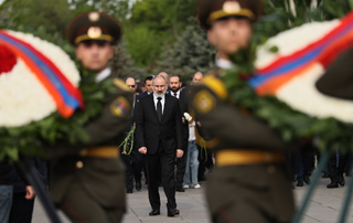 Prime Minister Nikol Pashinyan honors the memory of the victims of the Armenian Genocide in Tsitsernakaberd