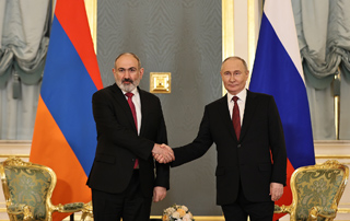     Entretien privé entre Nikol Pashinyan et Vladimir Poutine                                                      
