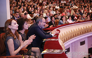Le Premier ministre Nikol Pashinyan et madame Anna Hakobyan étaient présents au concert de Iouri Bachmet