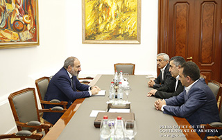 Le Premier ministre Pashinyan a discuté de questions liées à la situation politique dans le pays avec des représentants de la Fédération révolutionnaire arménienne 