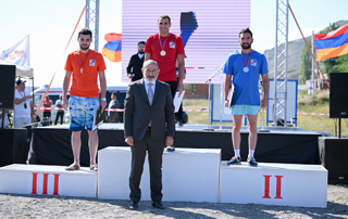 Le Premier ministre a assisté à la cérémonie de remise des prix du tournoi de natation amateur «Coupe du Premier ministre de la République d'Arménie »