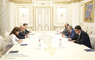 Nikol Pashinyan receives Izmirlian Foundation Vice President Greg Jerejian