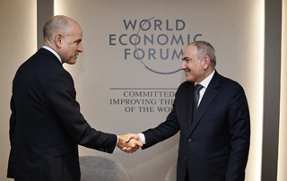 Nikol Pashinyan meets with Bloomberg European Director Constantin Cotzias