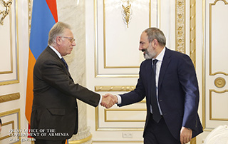 Nikol Pashinyan a reçu le président de la Commission de Venise du Conseil de l'Europe, Gianni Buquicchio