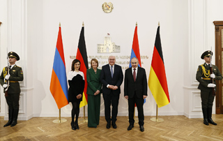 Nikol Pashinyan and Anna Hakobyan host Frank-Walter Steinmeier and Elke Büdenbender at the Government
