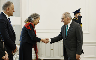 Le Premier ministre Pashinyan a rencontré Magdalena Grono