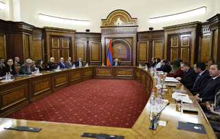 Le Premier ministre Pashinyan préside une discussion sur la mise en œuvre du Plan stratégique 2024-2026 pour les réformes de la Police 