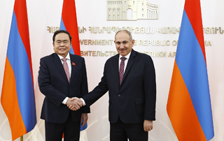 Nikol Pashinyan hosts the delegation led by the Chairman of the National Assembly of Vietnam Trần Thanh Mẫn