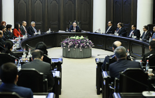 Le développement et l'internationalisation de l'industrie cinématographique seront assurés. Un mécanisme de remboursement partiel des investissements sera mis en place en Arménie 