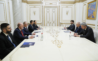 The Prime Minister receives the delegation of the Armenian Missionary Association of America