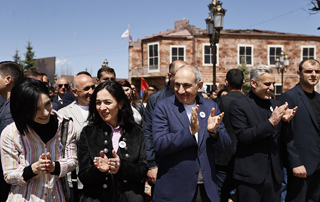 The Prime Minister attends event dedicated to the Citizen's Day in Aparan