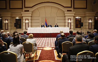 “Le résultat le plus important de la révolution devrait être la réalisation du potentiel national”, Nikol Pashinyan a rencontré des représentants de la communauté arménienne du Kazakhstan