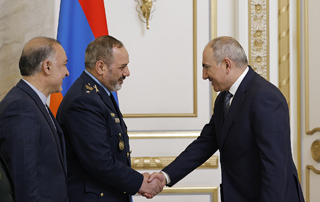 Le Premier ministre Pashinyan a reçu la délégation conduite par le ministre de la Défense et du Soutien aux forces armées de la République islamique d’Iran

