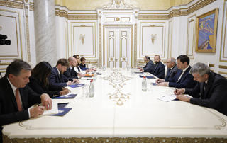 Nikol Pashinyan and Jean-Noël Barrot discuss issues aimed at further developing Armenia-France cooperation