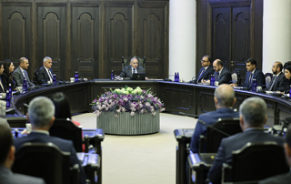 
Le Gouvernement prévoit d’accroître la transparence et la responsabilisation dans l’utilisation des biens publics 
