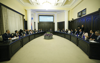 Обсужден ход работ по внедрению комплексного медицинского страхования