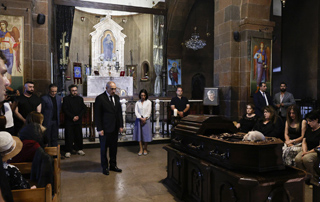 Վարչապետը ներկա է գտնվել Գուժ Մանուկյանի հոգեհանգստի արարողությանը