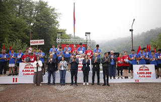 Nikol Pashinyan attends the final round of the “Prime Minister’s Cup” school cross country running competition 