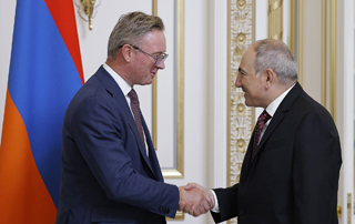 The Prime Minister receives chairman of Trafigura Jeremy Weir