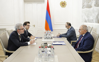 The Prime Minister holds farewell meeting with Swedish Ambassador