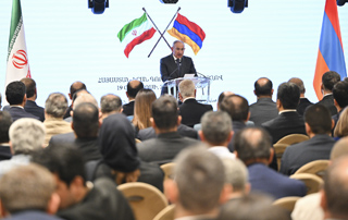 Nikol Pashinyan et Massoud Pezeshkian ont participé à l’ouverture du Forum d’affaires Arménie- Iran

