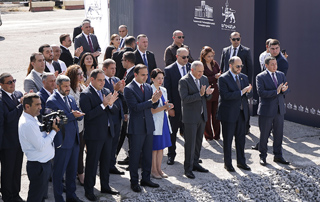 Le Premier ministre a assisté à la cérémonie de pose de la première pierre de l’école sportive portant le nom d’A. Azaryan