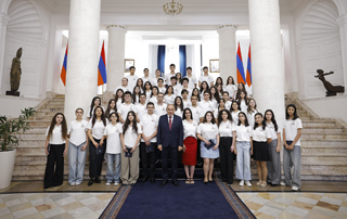 Ձեր կյանքի հետագա ընթացքը կապված է բացառապես դպրոցում անցկացրած ամեն րոպեի հետ. վարչապետը հանդիպել է «Ամառային դպրոց» ծրագրի մասնակիցներին