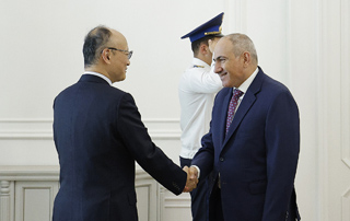 Վարչապետն ընդունել է ԱԶԲ նախագահին