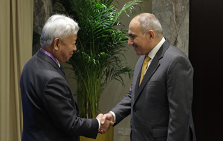 The Prime Minister meets with President of Asian Infrastructure Investment Bank (AIIB) in Beijing