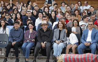 The Prime Minister attends “Fence” open-air performance