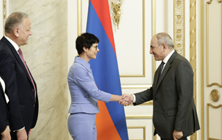 Le Premier ministre Pashinyan a reçu la commissaire européenne à l'élargissement, Marta Kos