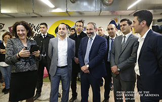 Никол Пашинян посетил армянский офис компании PicsArt