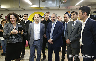 Nikol Pashinyan calls at PicsArt Armenia office