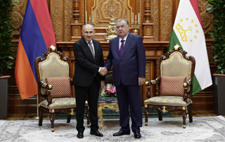 Rencontre entre Nikol Pashinyan et Emomali Rahmon