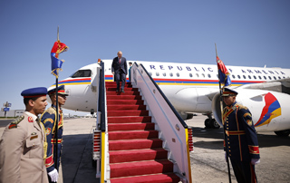 The Prime Minister arrives in Sharm El Sheikh