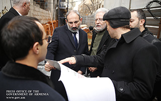 Проект “Старый Ереван” должен быть реализован без сноса культурно-исторических памятников: Никол Пашинян посетил улицы Арама, Бюзанда и Кохбаци