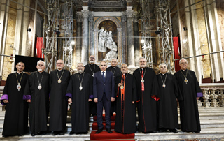 Le Premier ministre a rencontré le Catholicos-Patriarche des Arméniens catholiques de Cilicie et les élèves du Collège Lévonian
