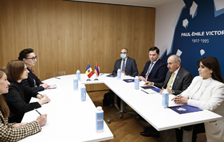 Nikol Pashinyan meets with Maia Sandu